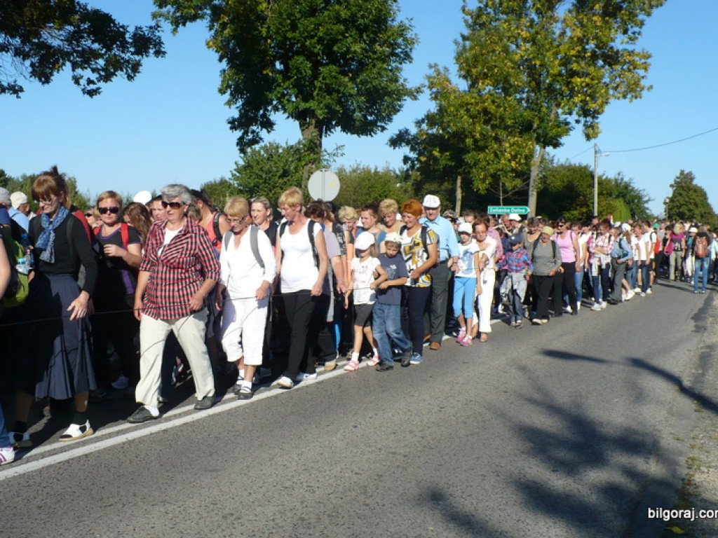 To my dzieci Bożej Matki, idziemy do Niej poprzez łzy...