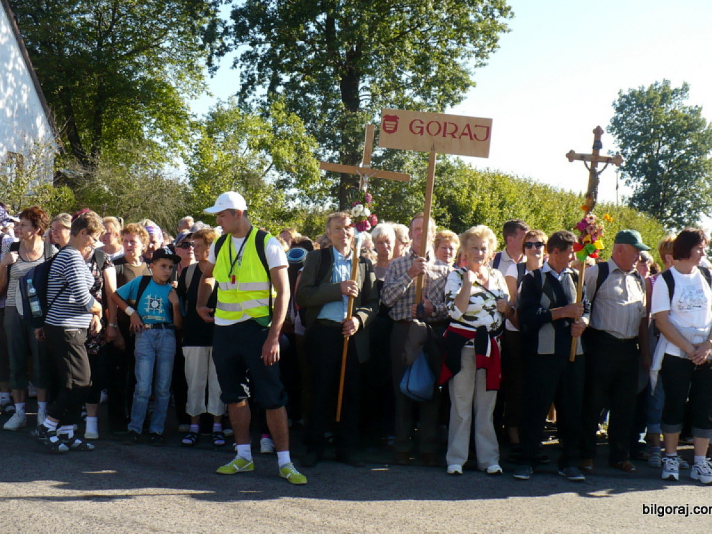 To my dzieci Bożej Matki, idziemy do Niej poprzez łzy...