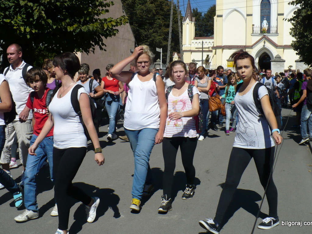 To my dzieci Bożej Matki, idziemy do Niej poprzez łzy...