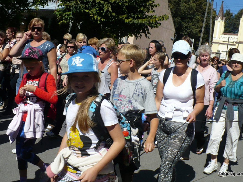 To my dzieci Bożej Matki, idziemy do Niej poprzez łzy...