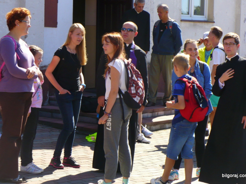 To my dzieci Bożej Matki, idziemy do Niej poprzez łzy...