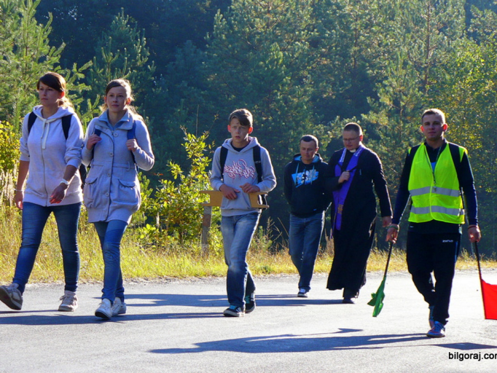 To my dzieci Bożej Matki, idziemy do Niej poprzez łzy...