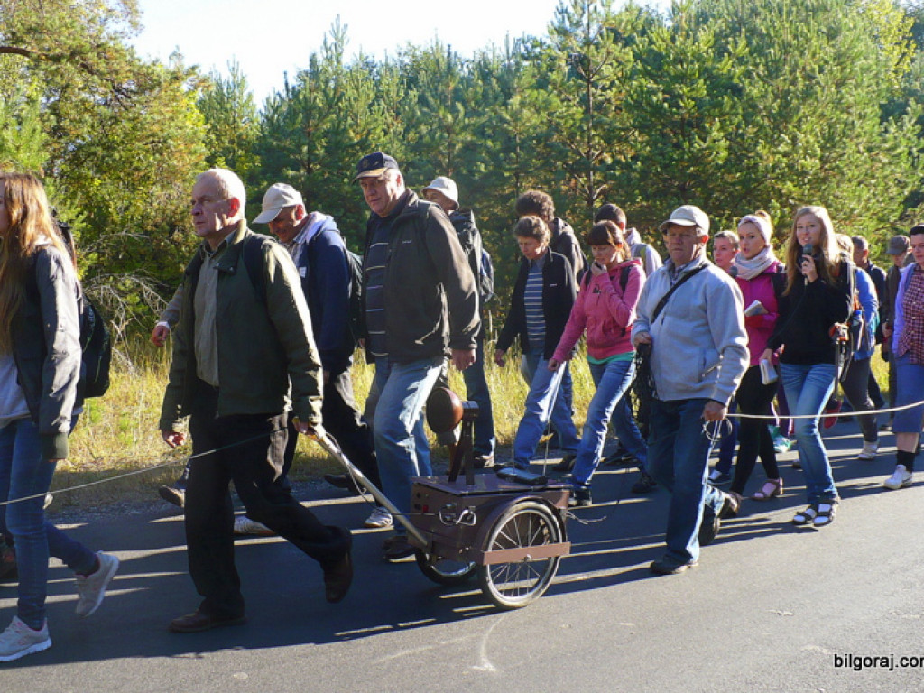 To my dzieci Bożej Matki, idziemy do Niej poprzez łzy...