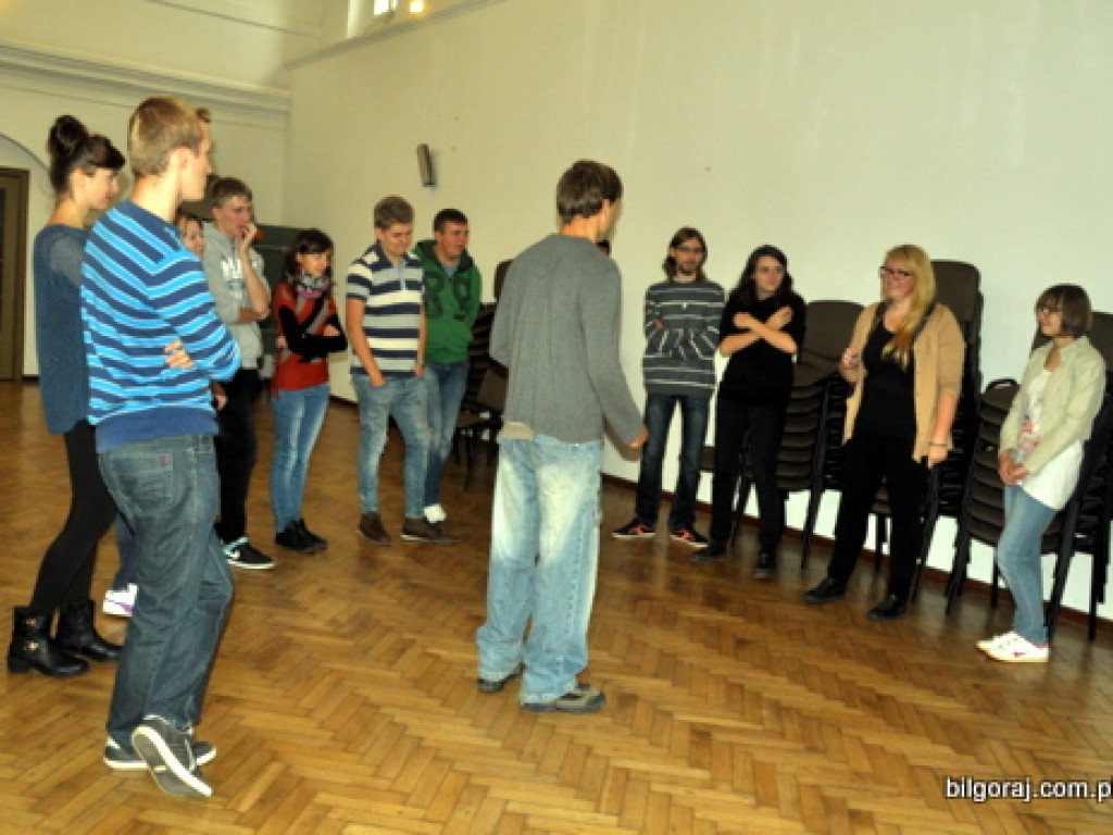Pewności siebie i zachowania przed publicznością i kamerą uczą uczniów w KLO