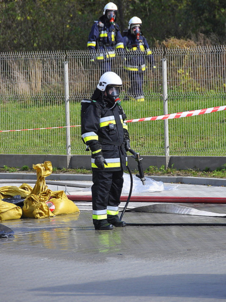 Wyciek amoniaku w Tarnogrodzie. Strażacy ćwiczyli działania w sytuacji zagrożenia chemicznego (FOTO)