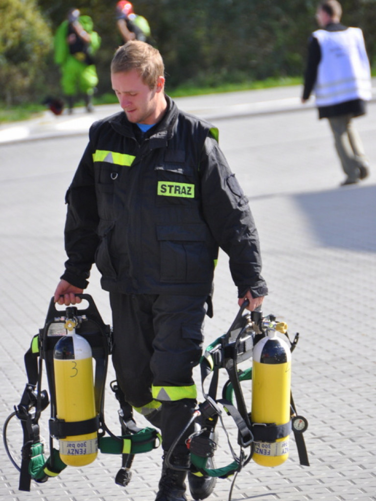 Wyciek amoniaku w Tarnogrodzie. Strażacy ćwiczyli działania w sytuacji zagrożenia chemicznego (FOTO)