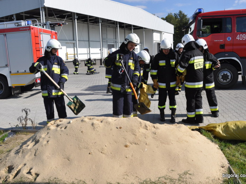 Wyciek amoniaku w Tarnogrodzie. Strażacy ćwiczyli działania w sytuacji zagrożenia chemicznego (FOTO)