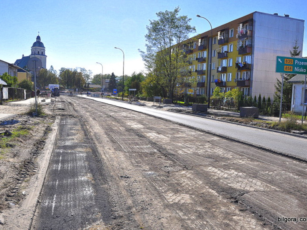 Prace przy przebudowie głównych ulic Biłgoraja na finiszu (FOTO)