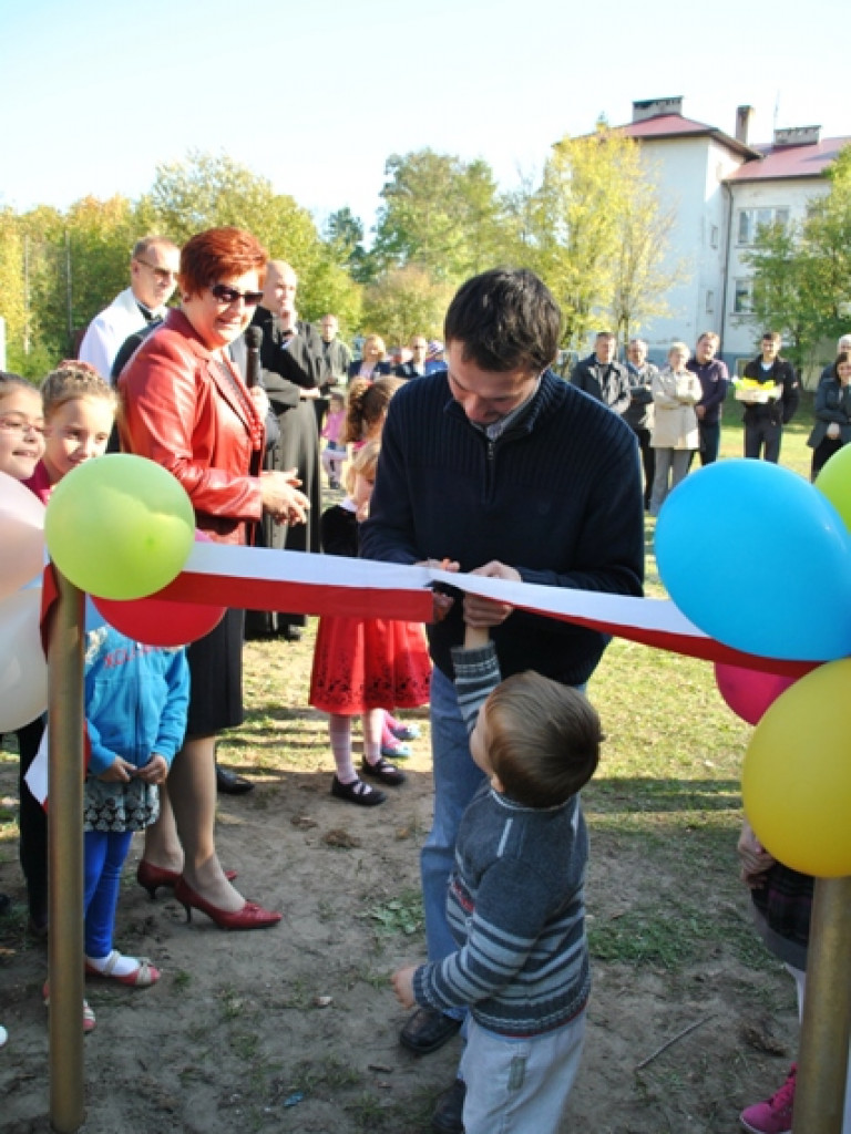 Nowy plac zabaw dla najmłodszych mieszkańców miejscowości Ciosmy