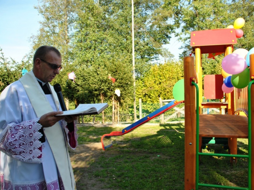 Nowy plac zabaw dla najmłodszych mieszkańców miejscowości Ciosmy