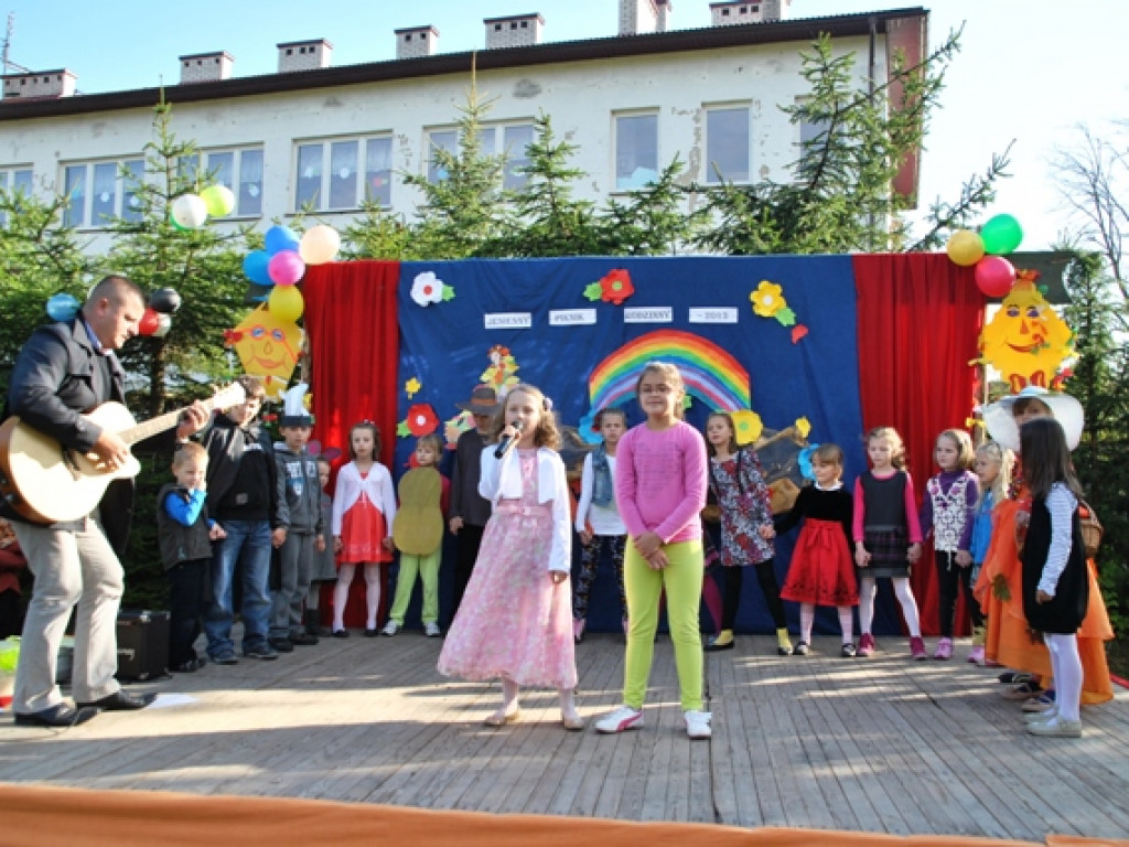 Nowy plac zabaw dla najmłodszych mieszkańców miejscowości Ciosmy