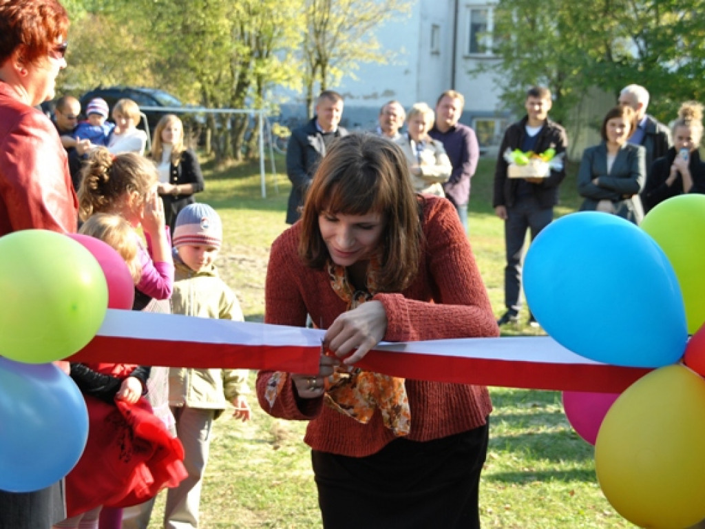 Nowy plac zabaw dla najmłodszych mieszkańców miejscowości Ciosmy