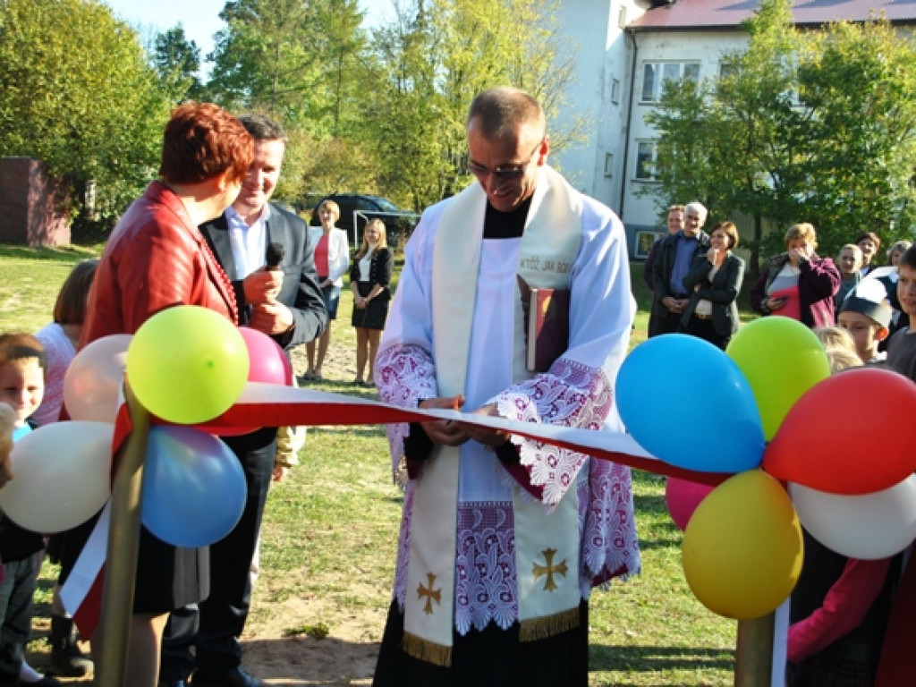 Nowy plac zabaw dla najmłodszych mieszkańców miejscowości Ciosmy