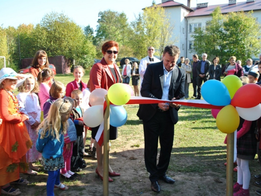 Nowy plac zabaw dla najmłodszych mieszkańców miejscowości Ciosmy