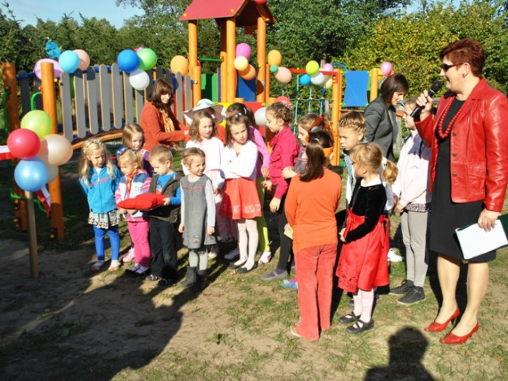 Nowy plac zabaw dla najmłodszych mieszkańców miejscowości Ciosmy