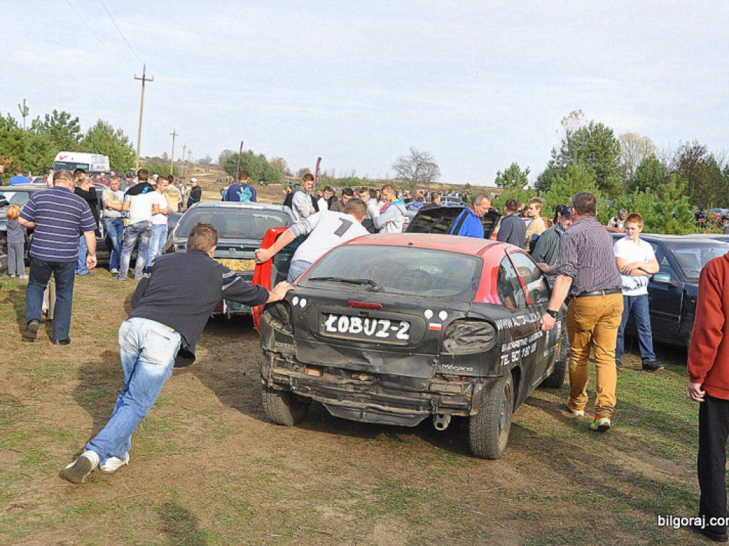 Wyścig złomów po raz czwarty w Dylach. Najprawdopodobniej ostatni w tym roku (FOTO)