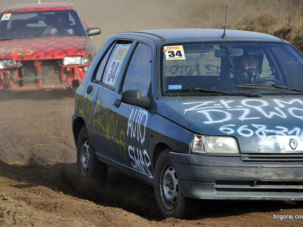 Wyścig złomów po raz czwarty w Dylach. Najprawdopodobniej ostatni w tym roku (FOTO)
