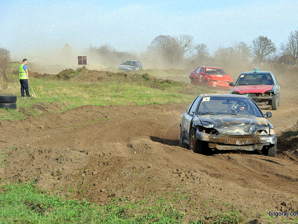 Wyścig złomów po raz czwarty w Dylach. Najprawdopodobniej ostatni w tym roku (FOTO)