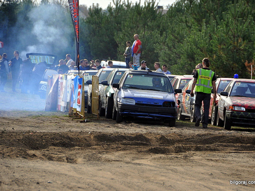 Wyścig złomów po raz czwarty w Dylach. Najprawdopodobniej ostatni w tym roku (FOTO)