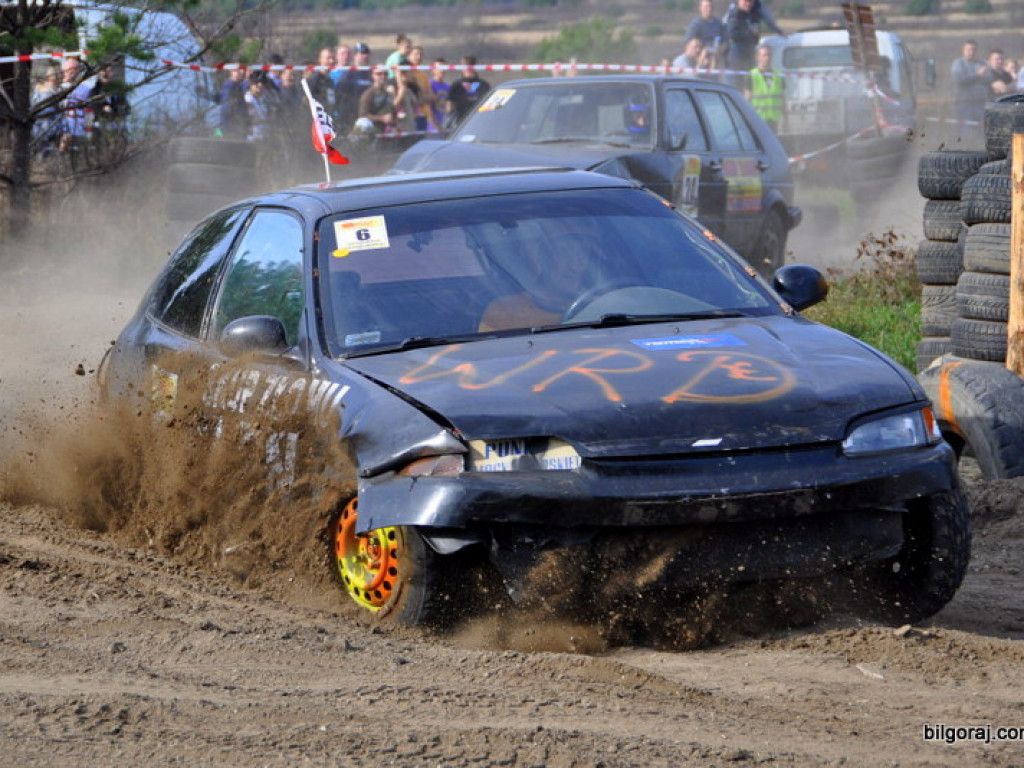 Wyścig złomów po raz czwarty w Dylach. Najprawdopodobniej ostatni w tym roku (FOTO)