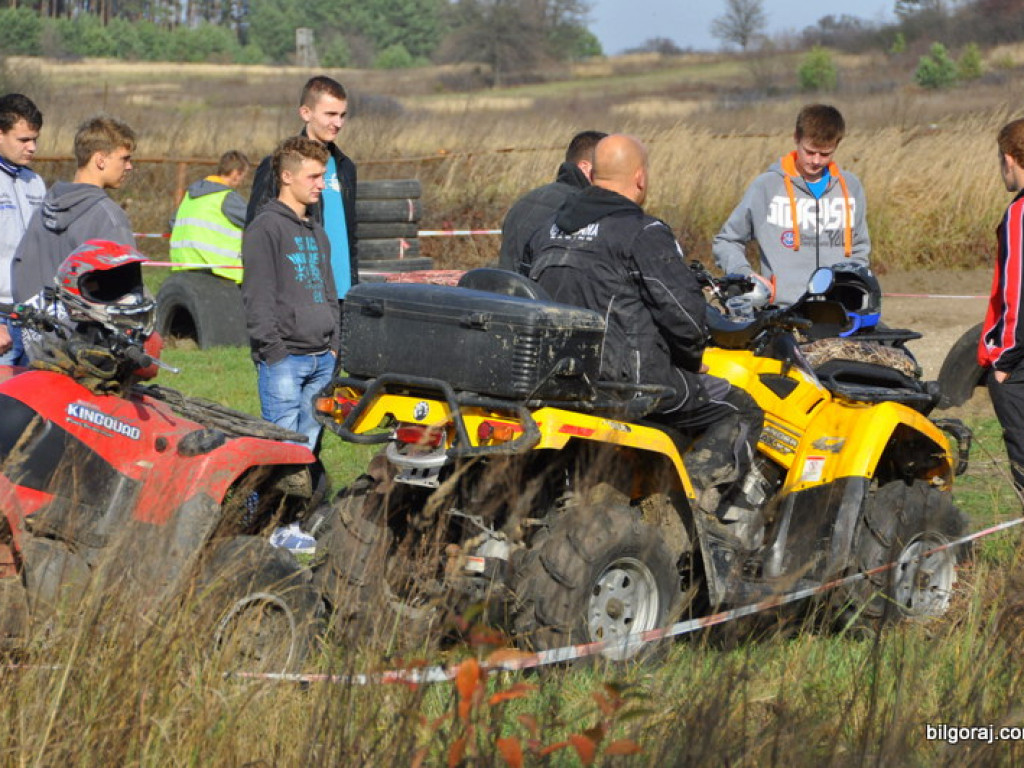Wyścig złomów po raz czwarty w Dylach. Najprawdopodobniej ostatni w tym roku (FOTO)