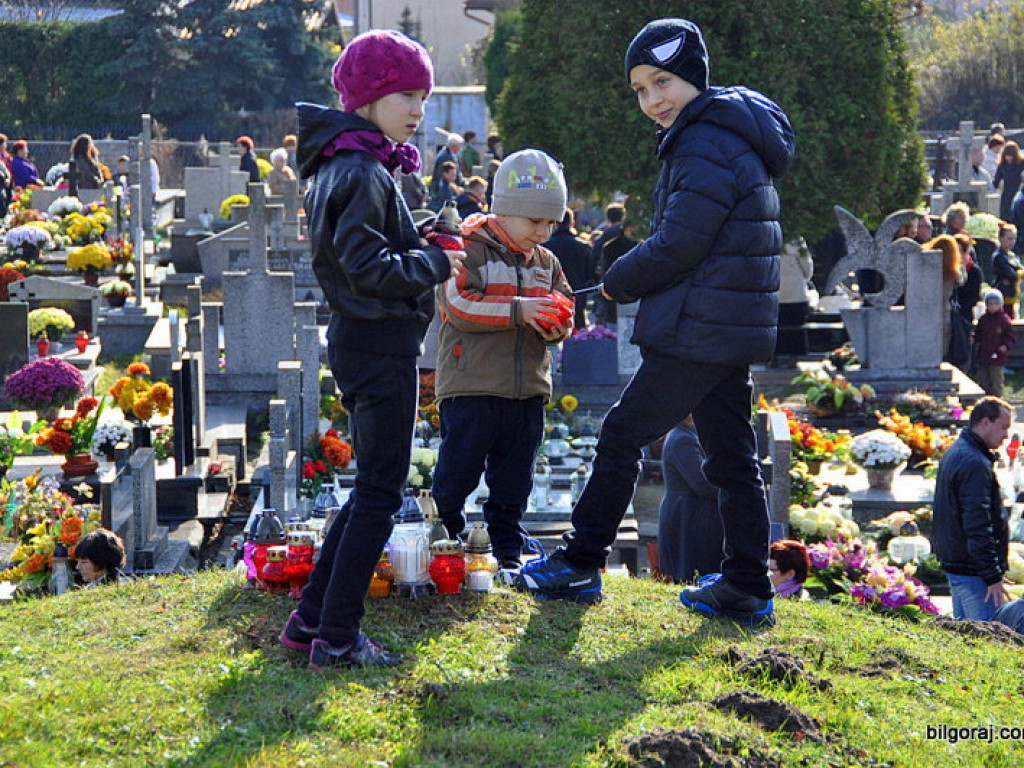 Dzień Wszystkich Świętych na naszych cmentarzach (FOTO)