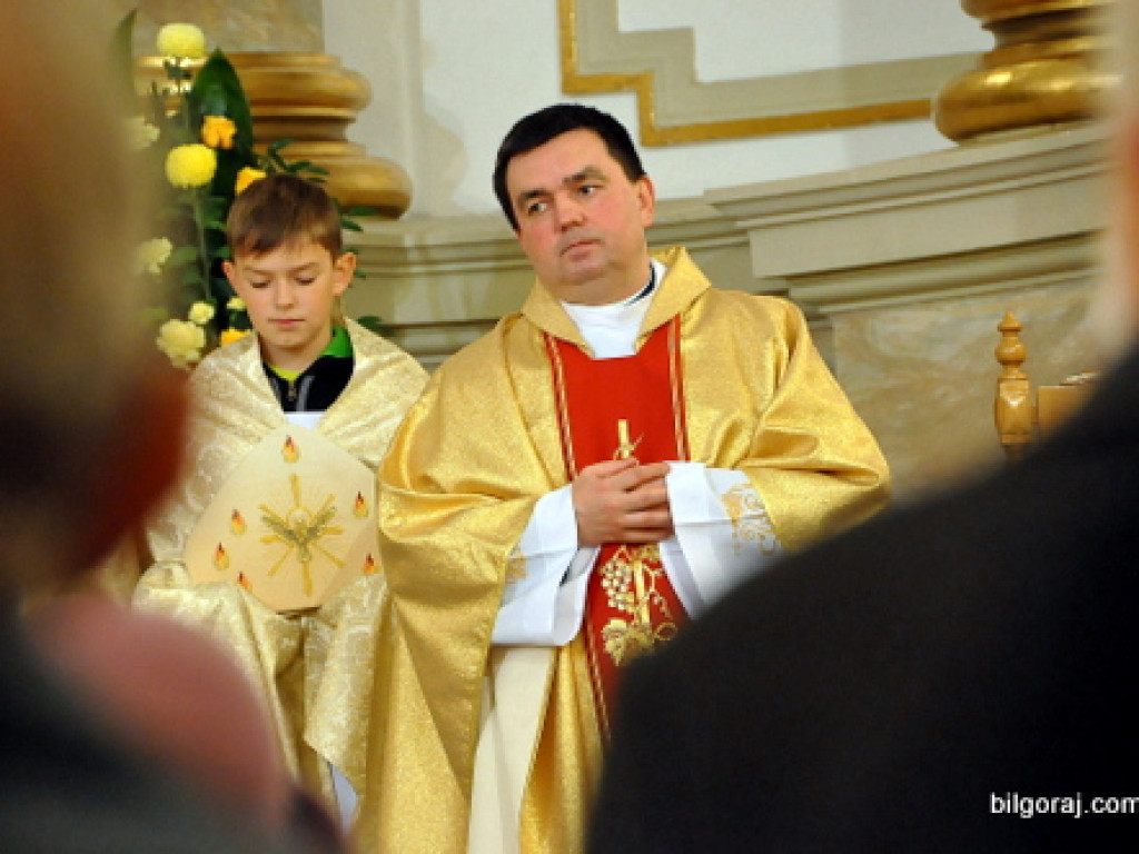 Jubileusz proboszcza parafii św. Marii Magdaleny. W koncelebrze dwóch biskupów, z życzeniami parlamentarzyści i samorządowcy oraz parafianie