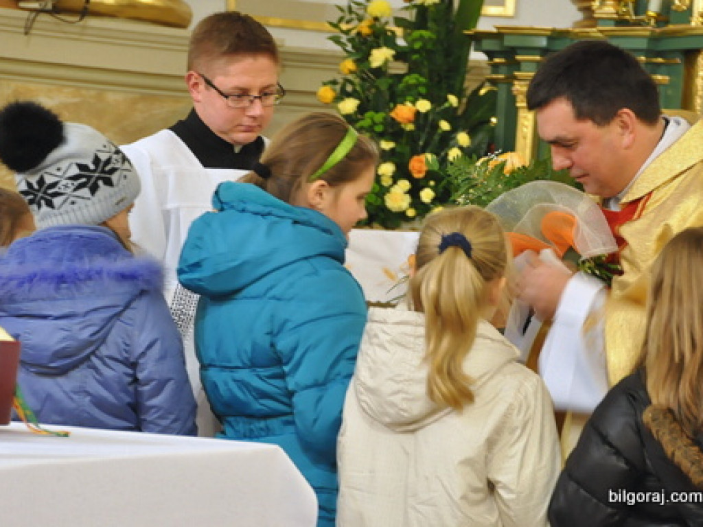 Jubileusz proboszcza parafii św. Marii Magdaleny. W koncelebrze dwóch biskupów, z życzeniami parlamentarzyści i samorządowcy oraz parafianie