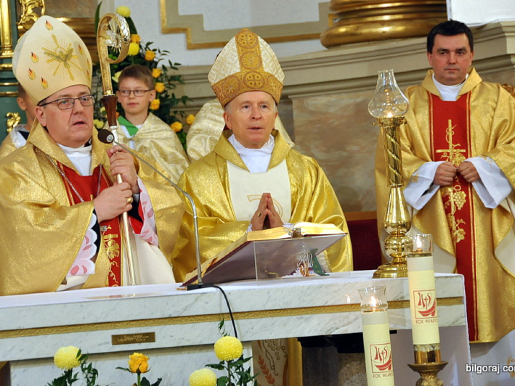 Jubileusz proboszcza parafii św. Marii Magdaleny. W koncelebrze dwóch biskupów, z życzeniami parlamentarzyści i samorządowcy oraz parafianie