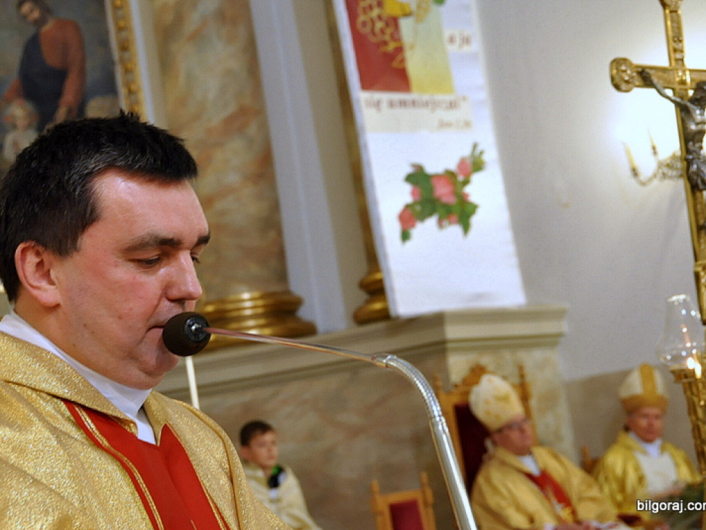 Jubileusz proboszcza parafii św. Marii Magdaleny. W koncelebrze dwóch biskupów, z życzeniami parlamentarzyści i samorządowcy oraz parafianie