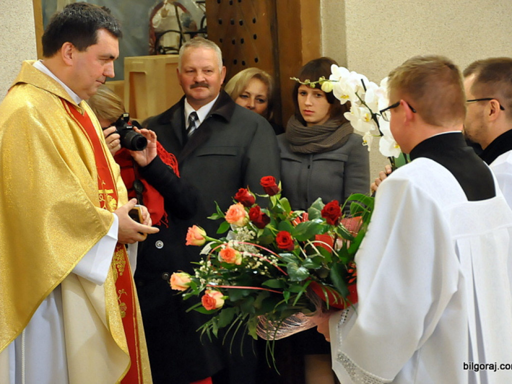 Jubileusz proboszcza parafii św. Marii Magdaleny. W koncelebrze dwóch biskupów, z życzeniami parlamentarzyści i samorządowcy oraz parafianie