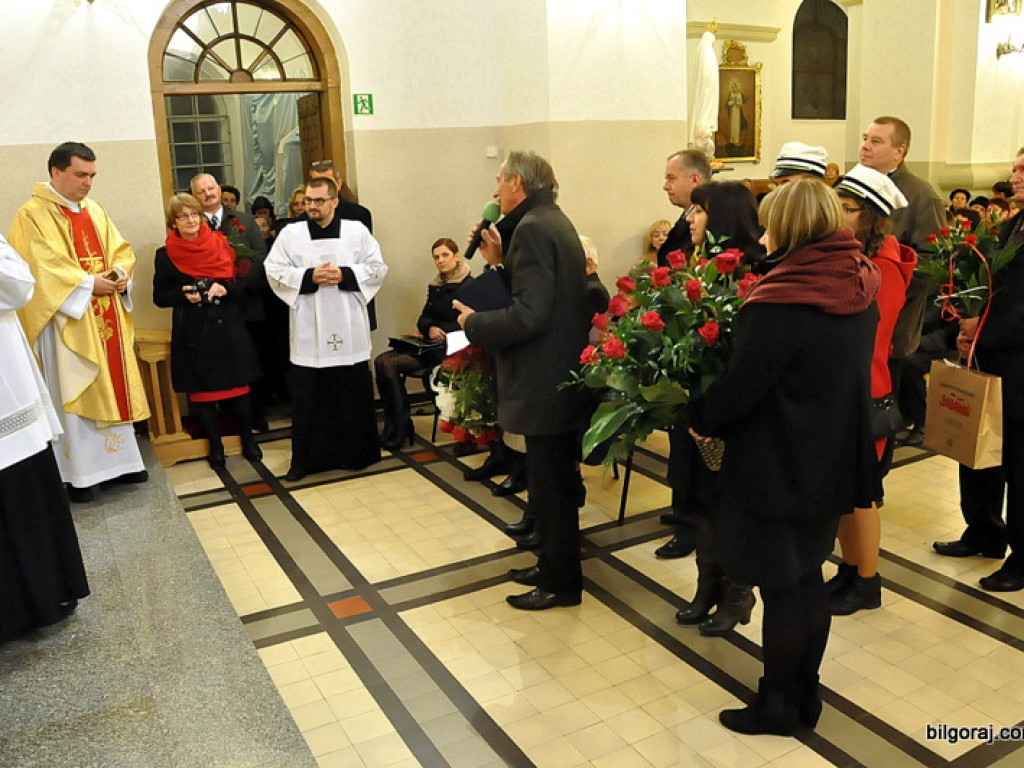 Jubileusz proboszcza parafii św. Marii Magdaleny. W koncelebrze dwóch biskupów, z życzeniami parlamentarzyści i samorządowcy oraz parafianie