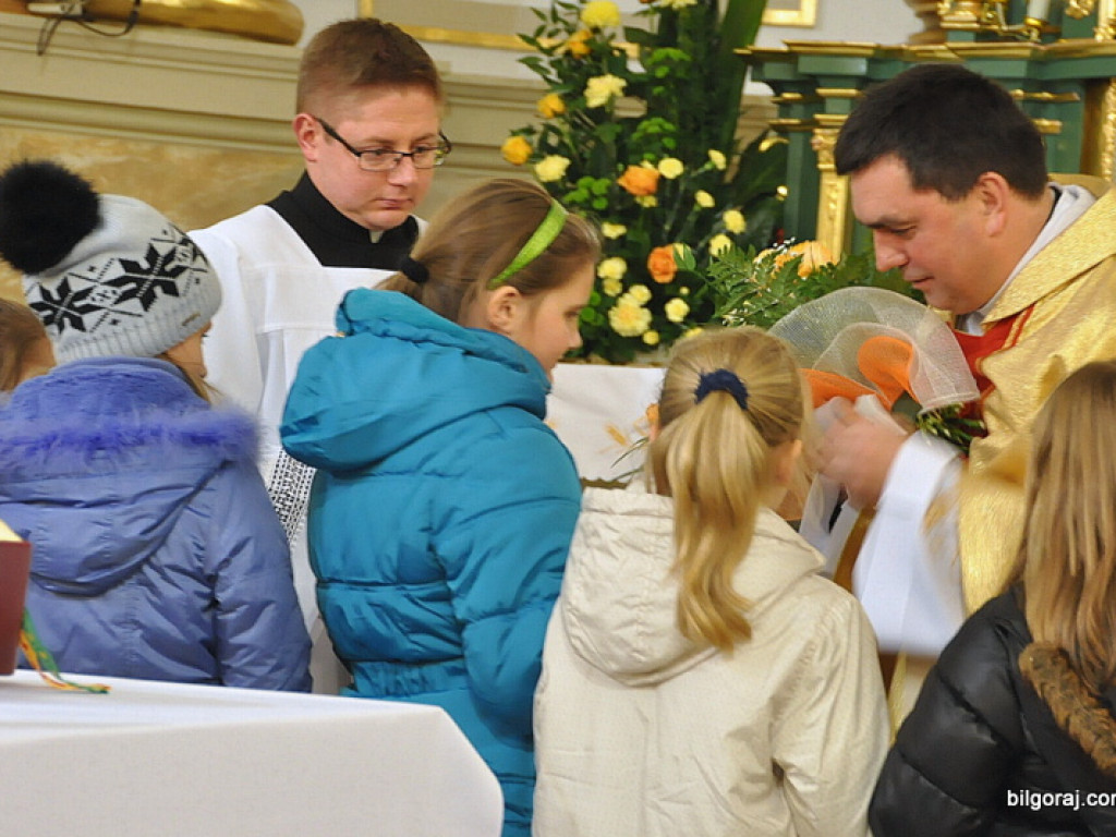 Jubileusz proboszcza parafii św. Marii Magdaleny. W koncelebrze dwóch biskupów, z życzeniami parlamentarzyści i samorządowcy oraz parafianie