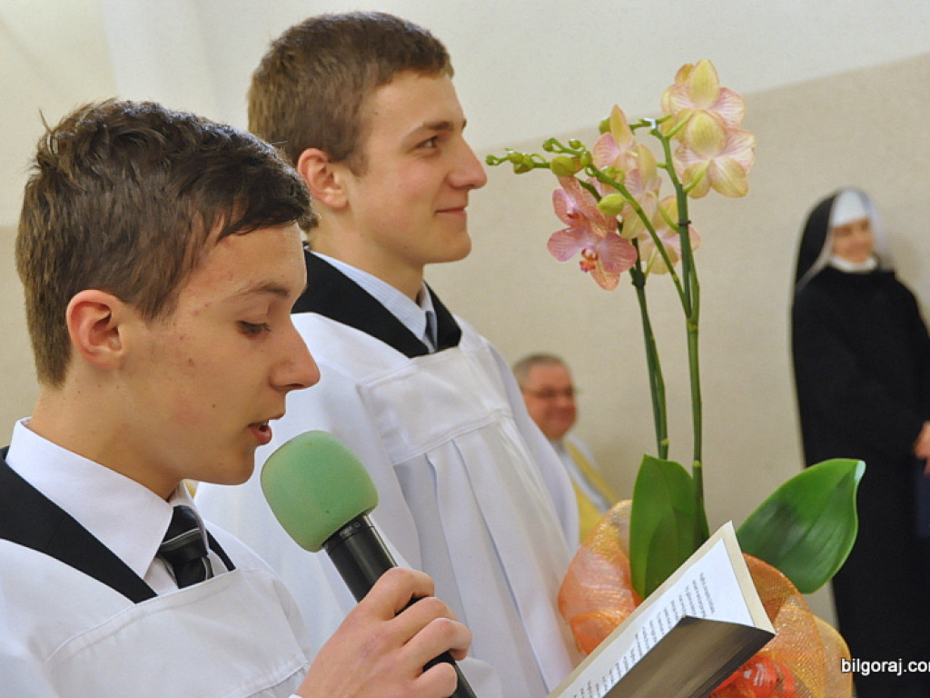 Jubileusz proboszcza parafii św. Marii Magdaleny. W koncelebrze dwóch biskupów, z życzeniami parlamentarzyści i samorządowcy oraz parafianie