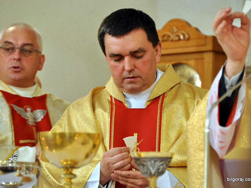 Jubileusz proboszcza parafii św. Marii Magdaleny. W koncelebrze dwóch biskupów, z życzeniami parlamentarzyści i samorządowcy oraz parafianie