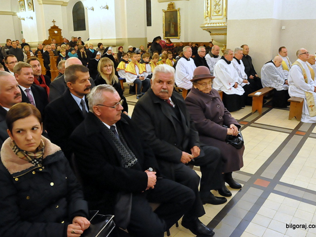 Jubileusz proboszcza parafii św. Marii Magdaleny. W koncelebrze dwóch biskupów, z życzeniami parlamentarzyści i samorządowcy oraz parafianie