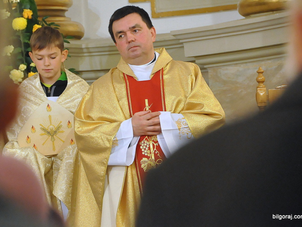 Jubileusz proboszcza parafii św. Marii Magdaleny. W koncelebrze dwóch biskupów, z życzeniami parlamentarzyści i samorządowcy oraz parafianie