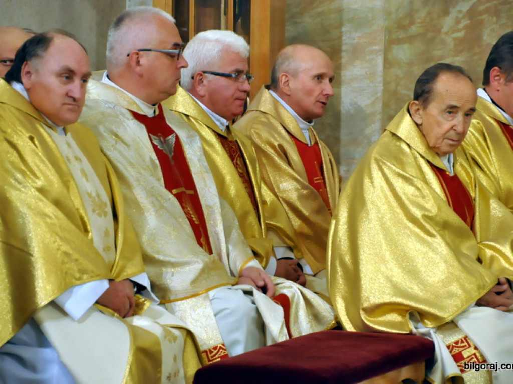Jubileusz proboszcza parafii św. Marii Magdaleny. W koncelebrze dwóch biskupów, z życzeniami parlamentarzyści i samorządowcy oraz parafianie