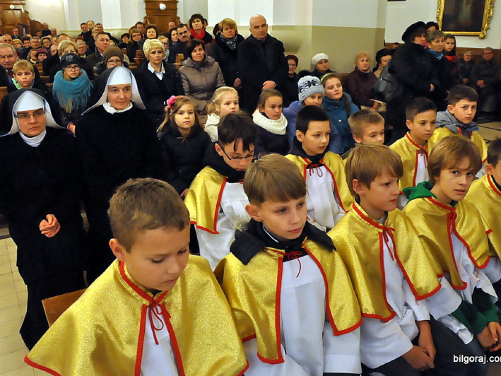 Jubileusz proboszcza parafii św. Marii Magdaleny. W koncelebrze dwóch biskupów, z życzeniami parlamentarzyści i samorządowcy oraz parafianie