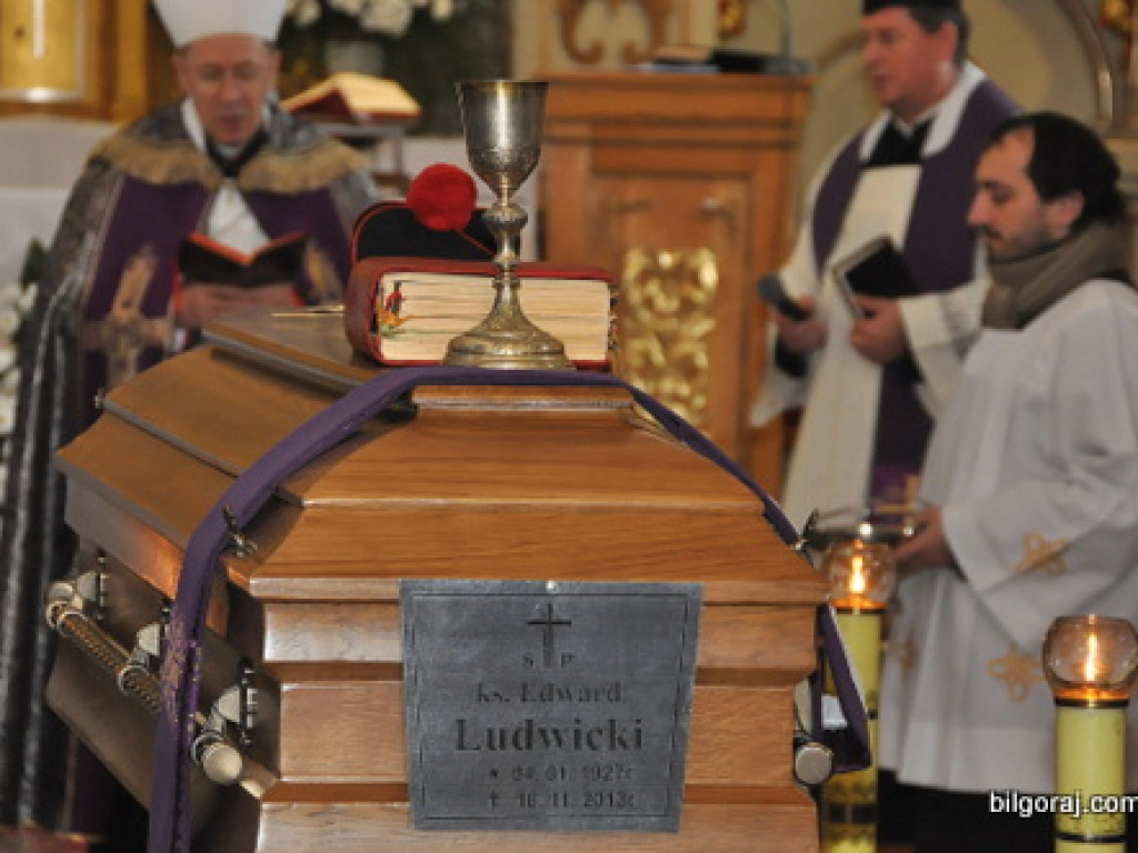 Tłumy na pogrzebie prałata Ludwickiego (AUDIO)