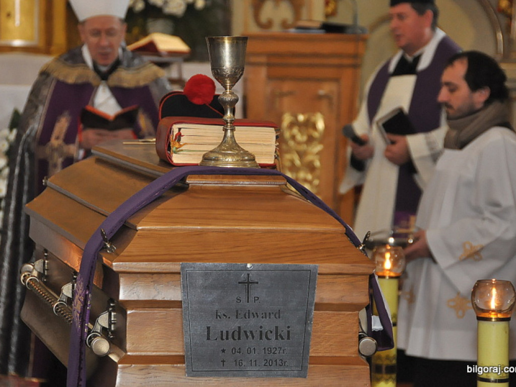 Tłumy na pogrzebie prałata Ludwickiego (AUDIO)