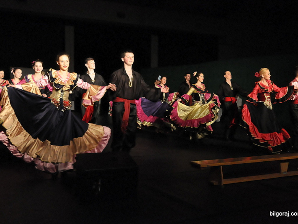 Muzyczno - taneczne show MDK na podsumowanie akcji Pomóż Dzieciom Przetrwać Zimę (FOTO)