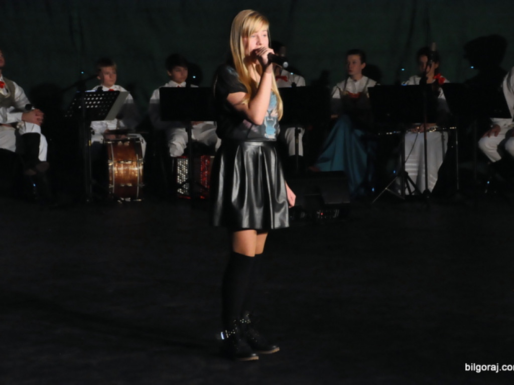 Muzyczno - taneczne show MDK na podsumowanie akcji Pomóż Dzieciom Przetrwać Zimę (FOTO)