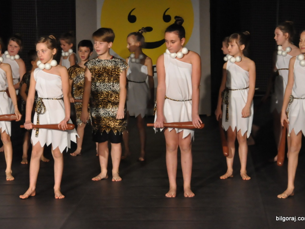 Muzyczno - taneczne show MDK na podsumowanie akcji Pomóż Dzieciom Przetrwać Zimę (FOTO)