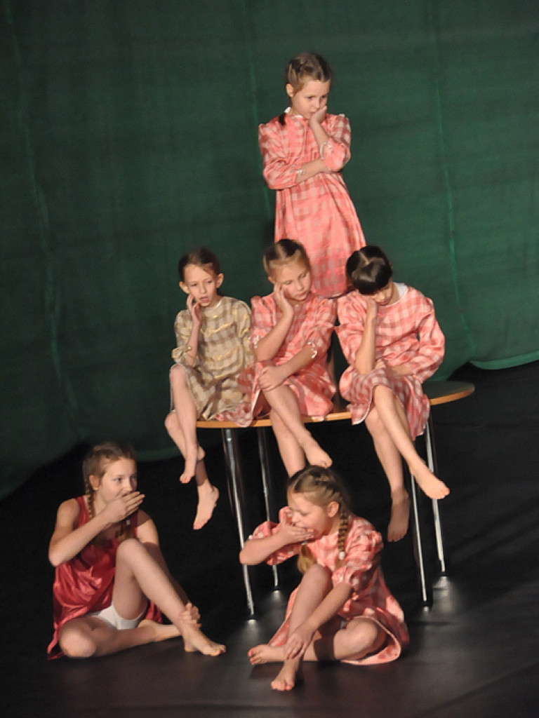 Muzyczno - taneczne show MDK na podsumowanie akcji Pomóż Dzieciom Przetrwać Zimę (FOTO)