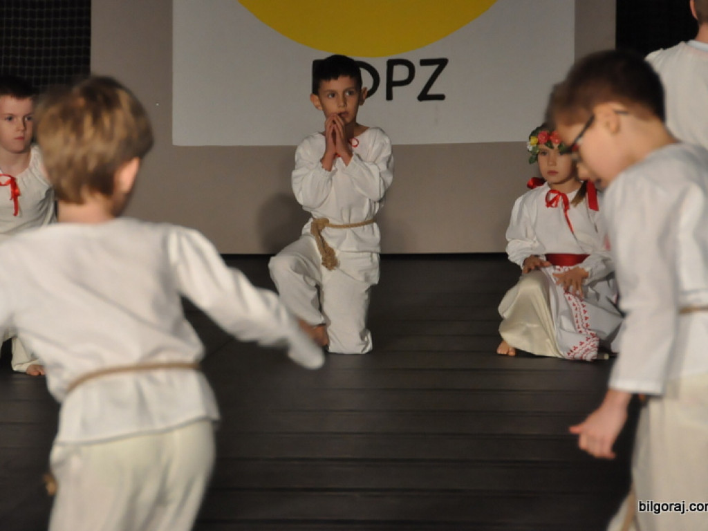 Muzyczno - taneczne show MDK na podsumowanie akcji Pomóż Dzieciom Przetrwać Zimę (FOTO)