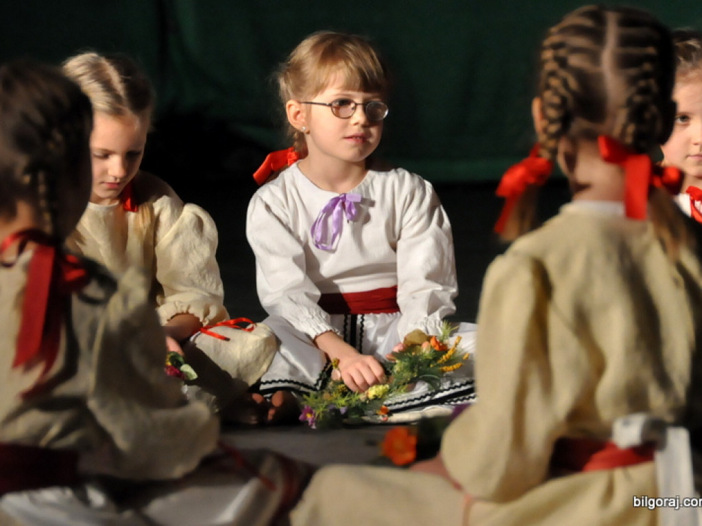 Muzyczno - taneczne show MDK na podsumowanie akcji Pomóż Dzieciom Przetrwać Zimę (FOTO)