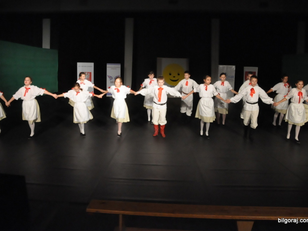 Muzyczno - taneczne show MDK na podsumowanie akcji Pomóż Dzieciom Przetrwać Zimę (FOTO)