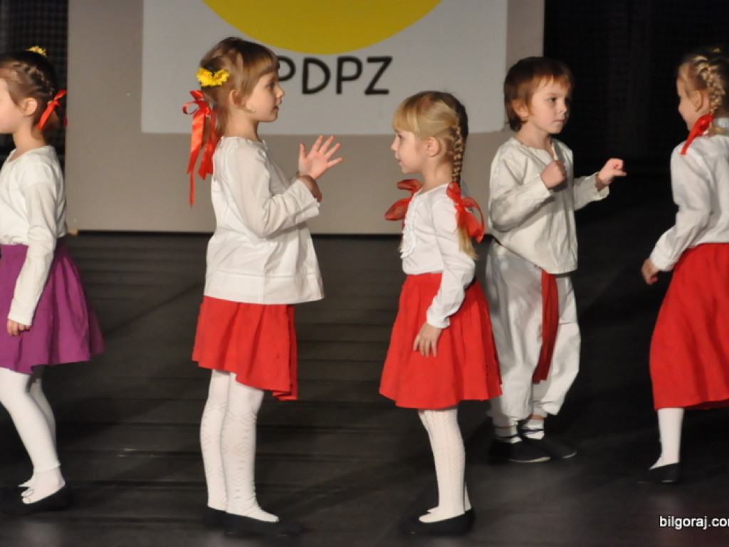 Muzyczno - taneczne show MDK na podsumowanie akcji Pomóż Dzieciom Przetrwać Zimę (FOTO)