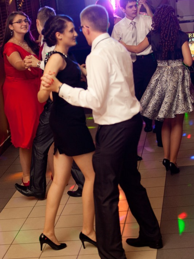 Studniówka w Katolickim Liceum im. Jana Pawła II (FOTO)